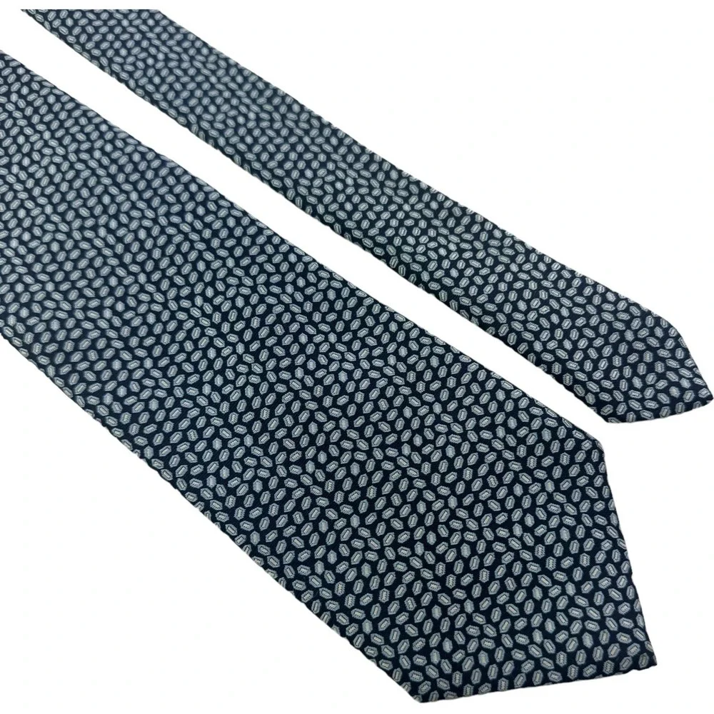 Brooks Brothers Blue & Silver Silk Stain Resistant Neck Tie Mens Size 3.5